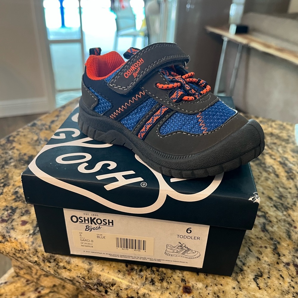 EUC Osh Kosh Sneakers, Toddler 6
